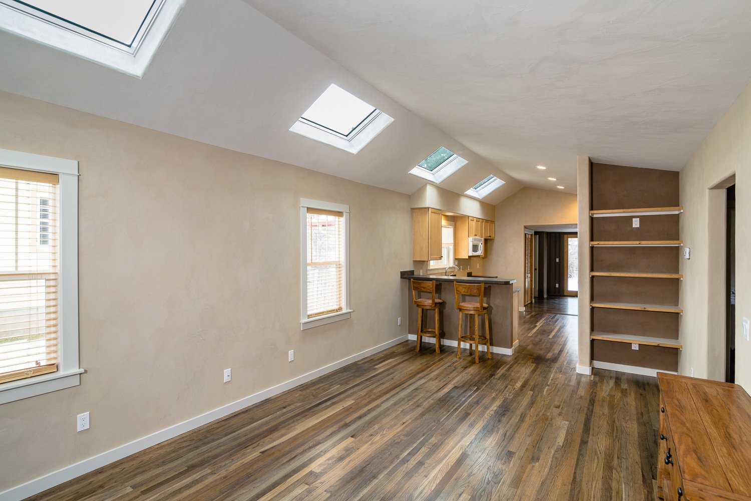 Lime Paint NATURAL WHITE and DOLOMITE Lime Paint NATURAL WHITE and DOLOMITE