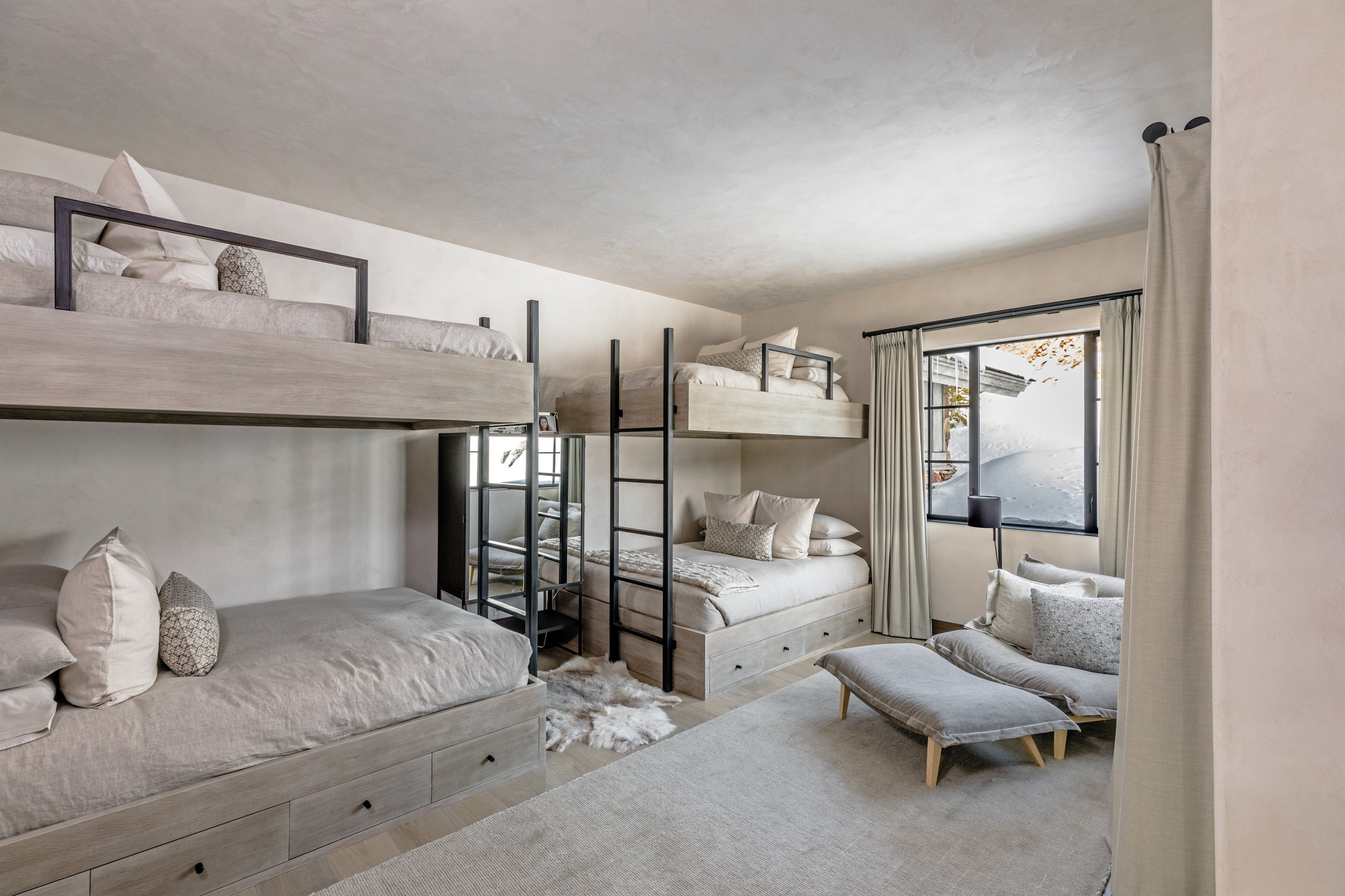 Marmorino Lime Plaster PEARL WHITE Marmorino Lime Plaster PEARL WHITE